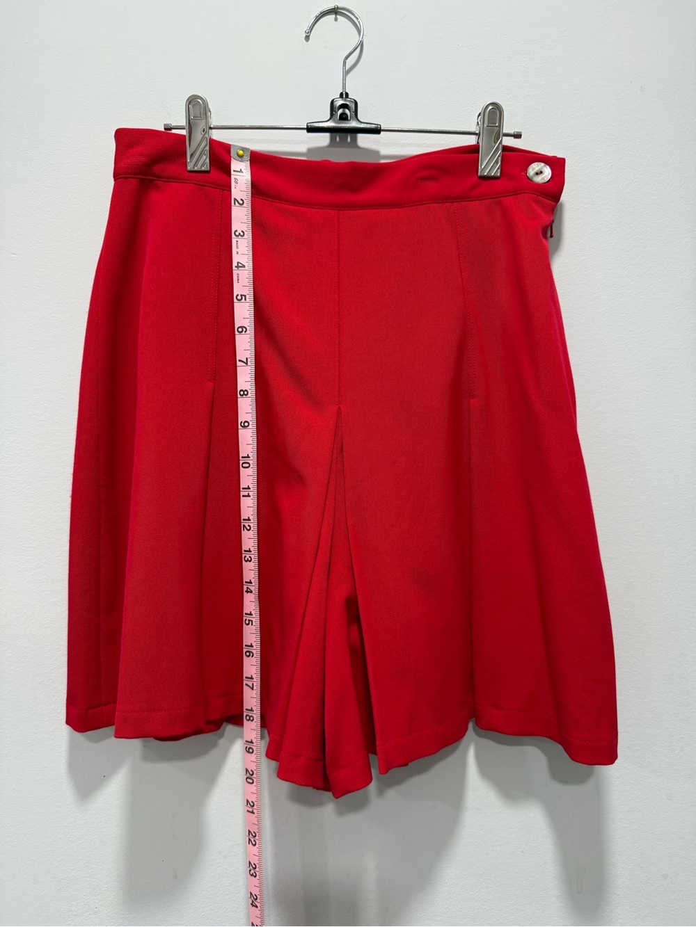 High-Waist Red Pleated Women's Shorts - Picture 4 of 7